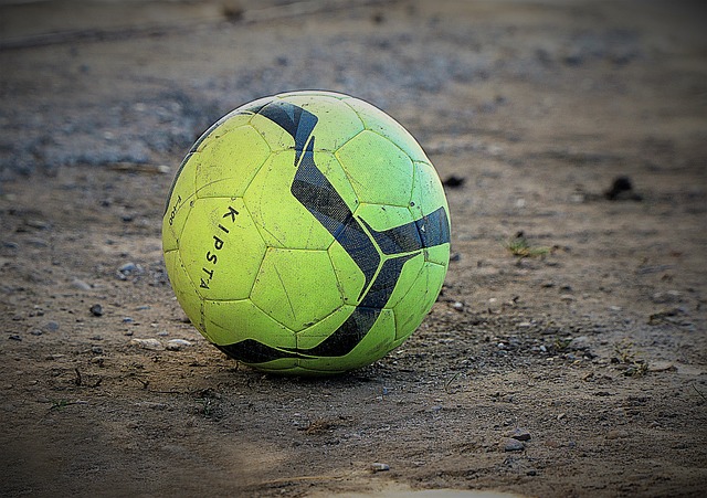 纽卡2-1利物浦队史首夺英联杯冠军!伊萨克、小基耶萨破门.